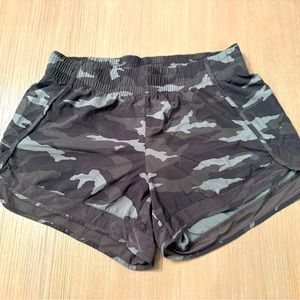 Athleta Mesh Racer Run Short - green camo